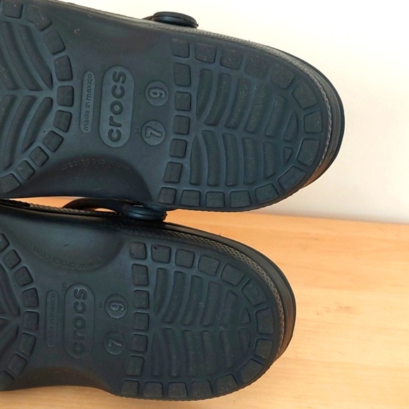 Crocs black daisy clogs - Picture 10 of 10